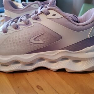 Geers Women Purple and White Athletic Sneakers Sz 8